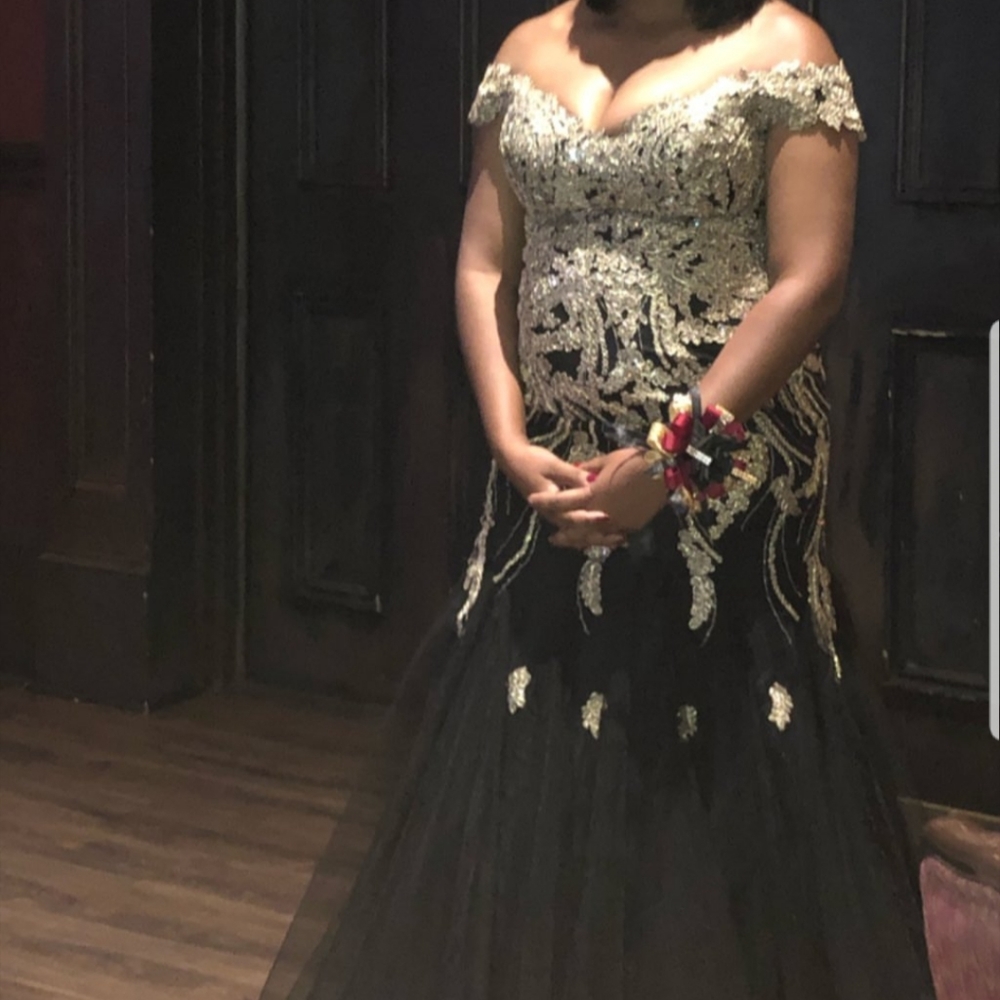 Dress/Gown - Picture 2 of 2